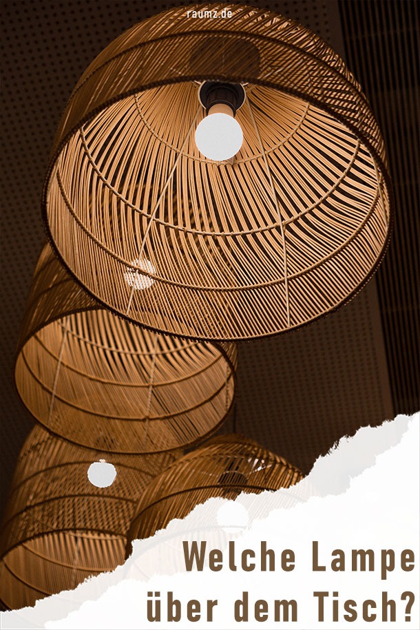 Welche Lampe über dem Tisch für optimale Ausleuchtung? Dieses Korbmodell sorgt für einen naturnahen und natürlichen Look in der Wohnung. Dank der Bambusflechte wirkt es einladend warm und der offene Korb sorgt für eine optimale Beleuchtung.