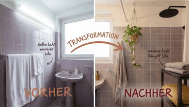 Welche Farbe passt zu lila Fliesen – Vorher-Nachher-Transformation: Links kühles Bad mit lila Fliesen, weißen Handtüchern und kaltem Licht (verstärkt Lila), rechts warmes Styling mit Greige-Handtüchern, senfgelbem Hocker, Makramee-Hängepflanze und mattschwarzer Regendusche (warmes Licht dämpft Lila).